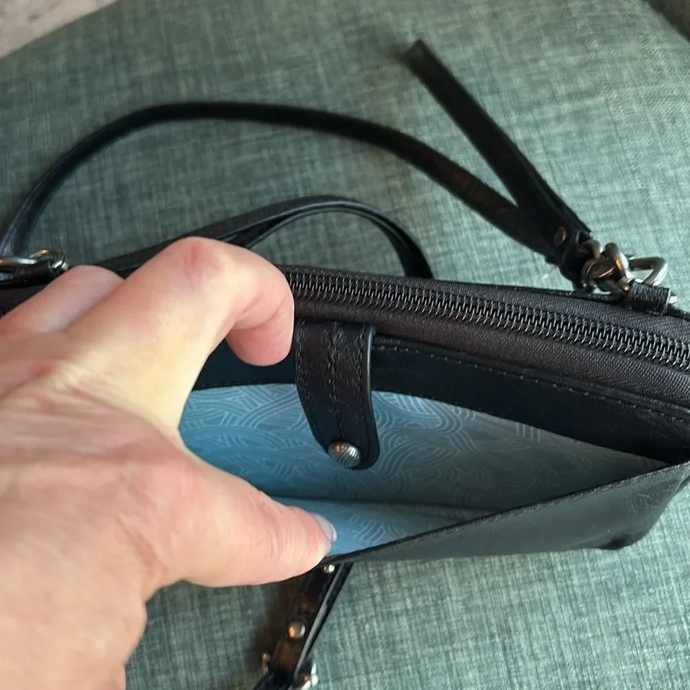 The Sak Women Iris Leather Convertible Crossbody Bag Black Leather Wristlet EUC